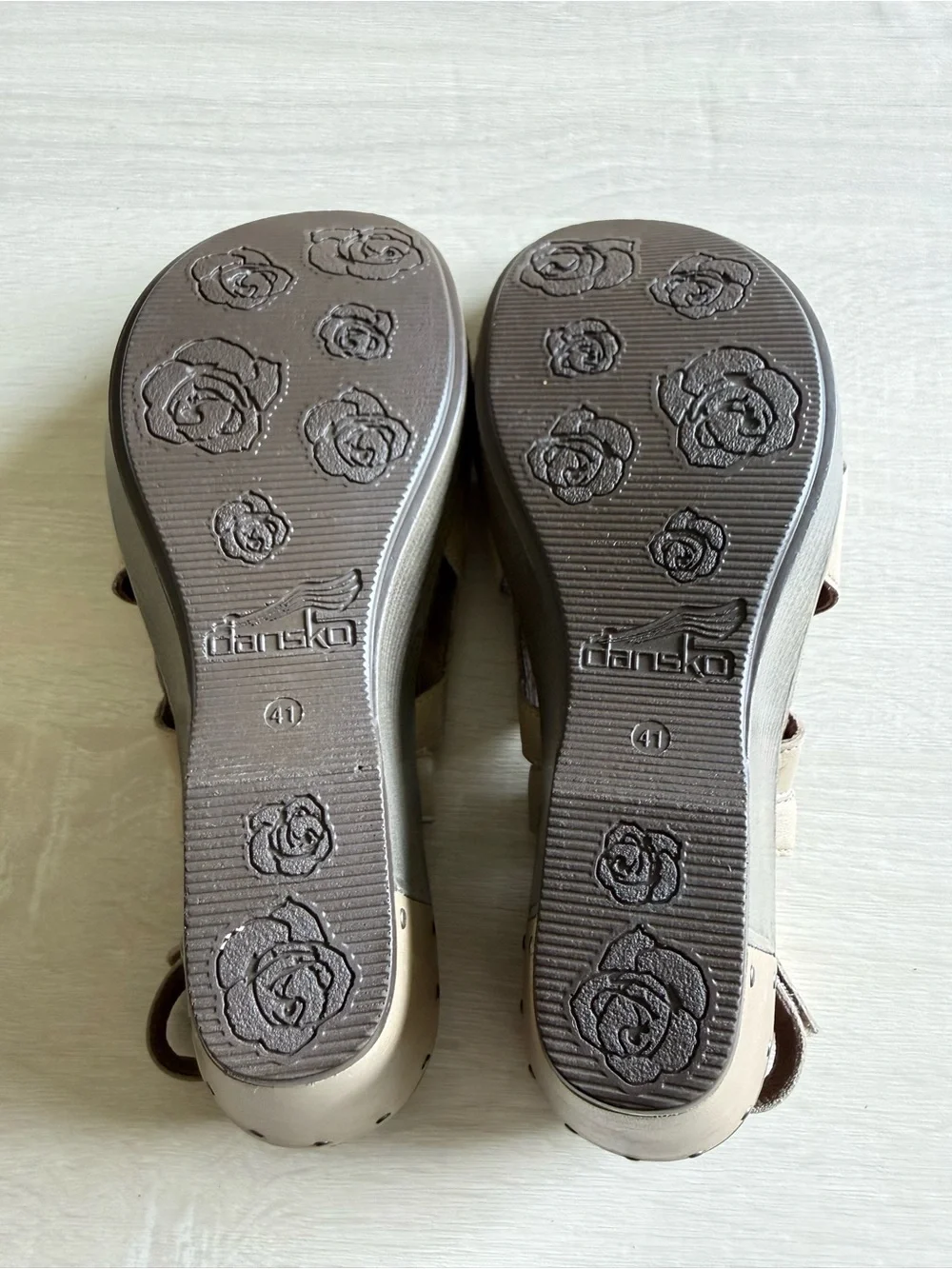 Dansko Women’s Leather Cutout Wedge Sandals Beige/Taupe Size 41